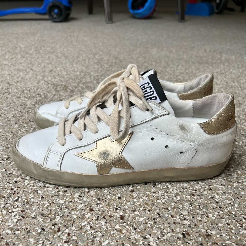 Golden Goose superstar size 36